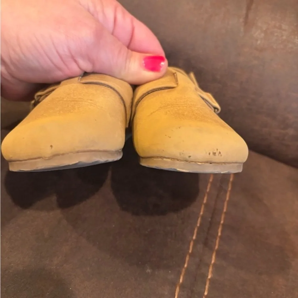 10/$20🔥Kids Tan Shoes‎ Cat & Jack  /toddler